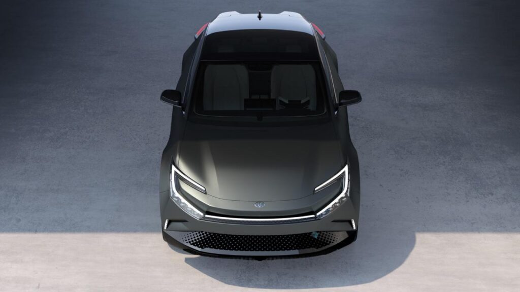 Toyota bZ Compact SUV; Prius sonrası elektrik geleceği için dikkat toplayan adımlar [Video]