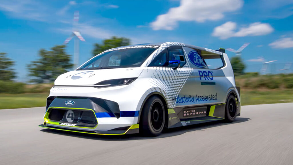 Gelin, Levent Tuna imzalı Ford Pro Electric SuperVan ile bir tur atın [Video]