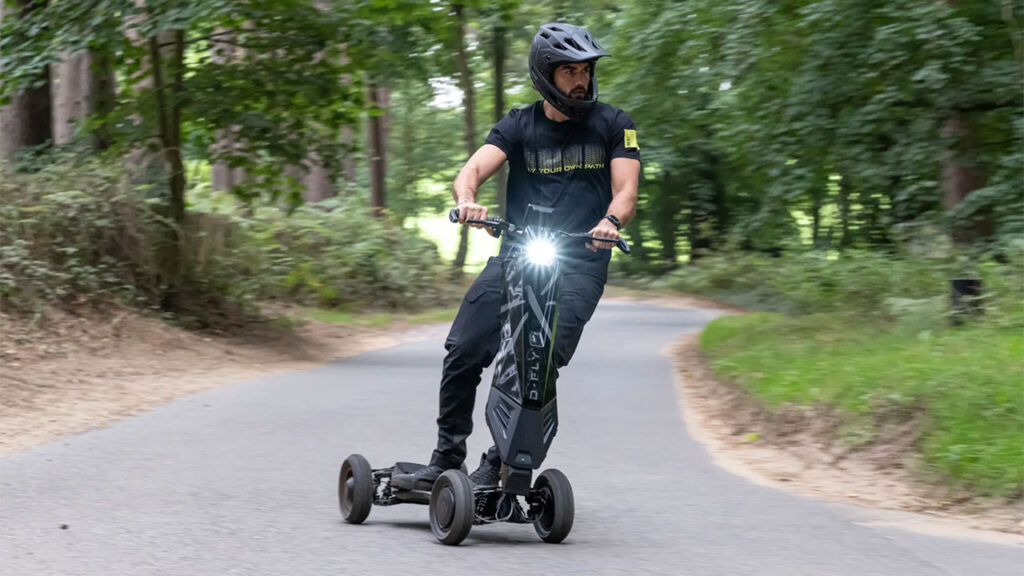 Dört tekerlekli ve çok iddialı elektrikli scooter: Dragonfly Hyperscooter [Video]